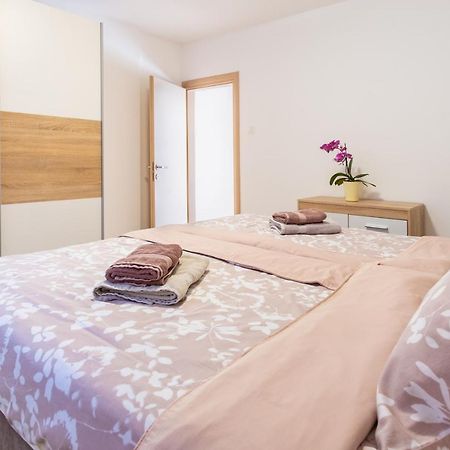 Apartmani Jolly Porec: Blizu Centra I Mora Zewnętrze zdjęcie